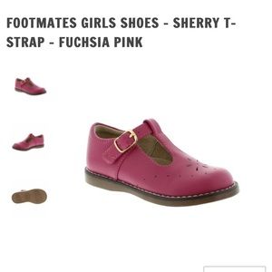 FootMates (fuchsia) Size 10 girls 
LNWT worn once 
Sherry 2 (Toddler/Little Kid